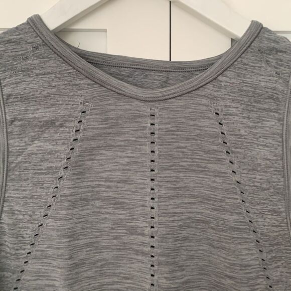 Athleta Foothill Seamless Tank – Gray Racerback with Back Slit, Size XS - Picture 5 of 9
